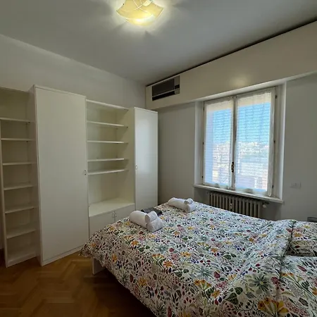 Nicholas Center- Oda ve Kahvaltı Bolonya
